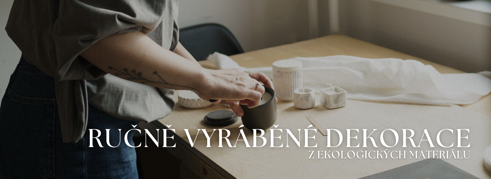 RUČNĚ VYRÁBĚNÉ DEKORACE